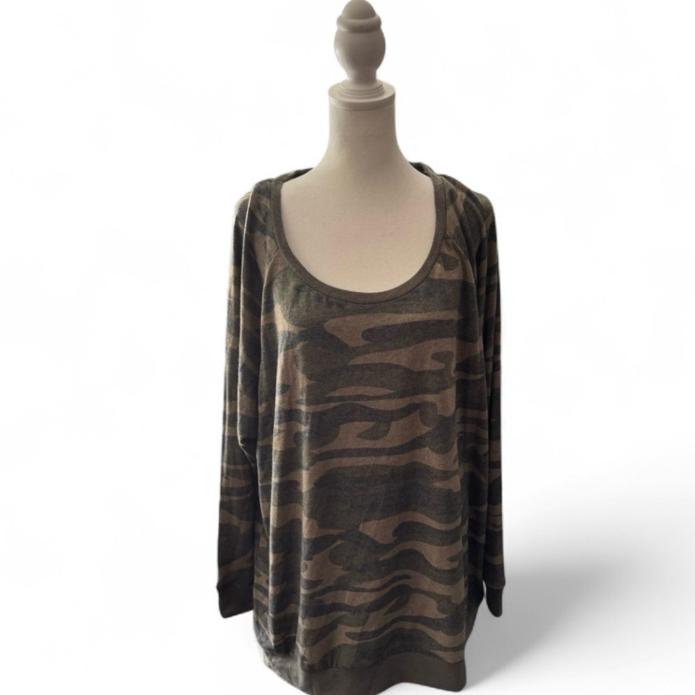 Torrid Camouflage Scoop Neck Sweatshirt plus size 3x NWT